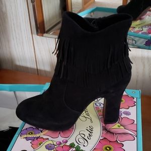 Black fringe bootie